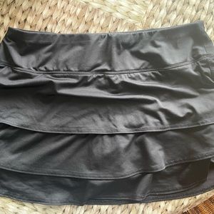 Athleta Womens Tiered Tennis Skirt / Skort Black Sz Large